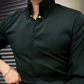A simple casual shirt with embossed wool lining