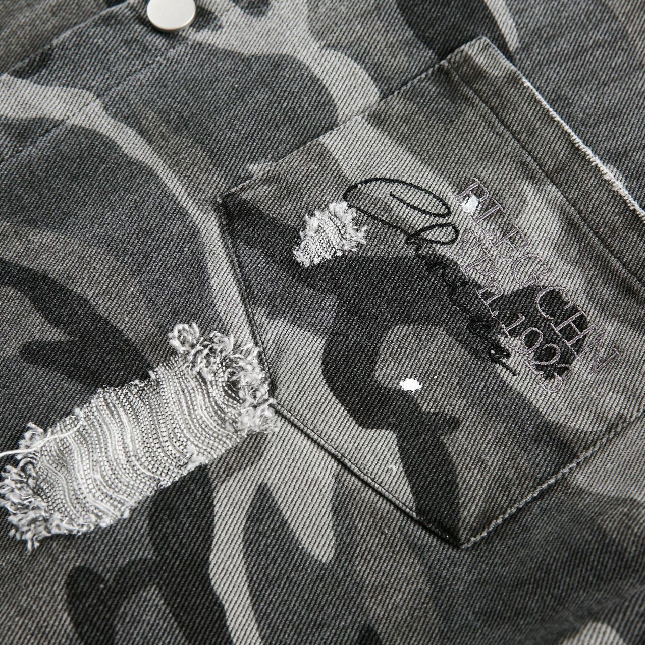 Американская ретро свободная рубашка Heavy Industry с длинным рукавом и потертостями в камуфляжном стиле Американская ретро свободная рубашка Heavy Industry с длинным рукавом и потертостями в камуфляжном стиле