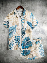 Summer Men's Hawaiian Shirt in Beach Vacation Style on the Seashore