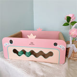 Тахтаи харошидашудаи гурбаҳои қалби духтарча тоҷи гурба гурба бо тӯб бидуни бозичаи чанголи гурба