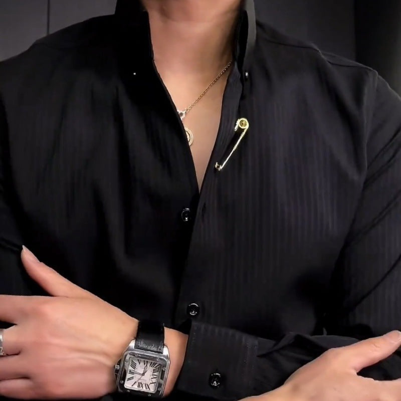 A simple casual shirt with embossed wool lining