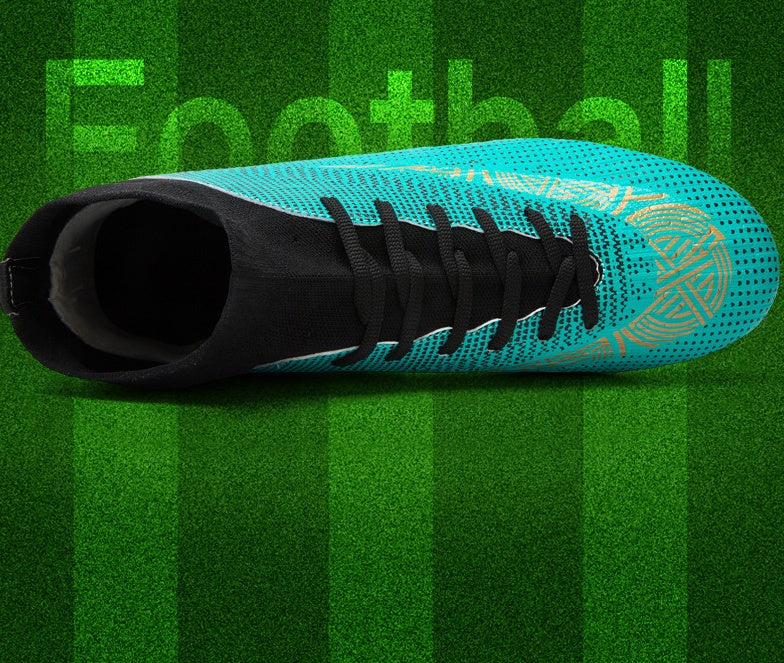 Wearable and breathable men's soccer shoes
