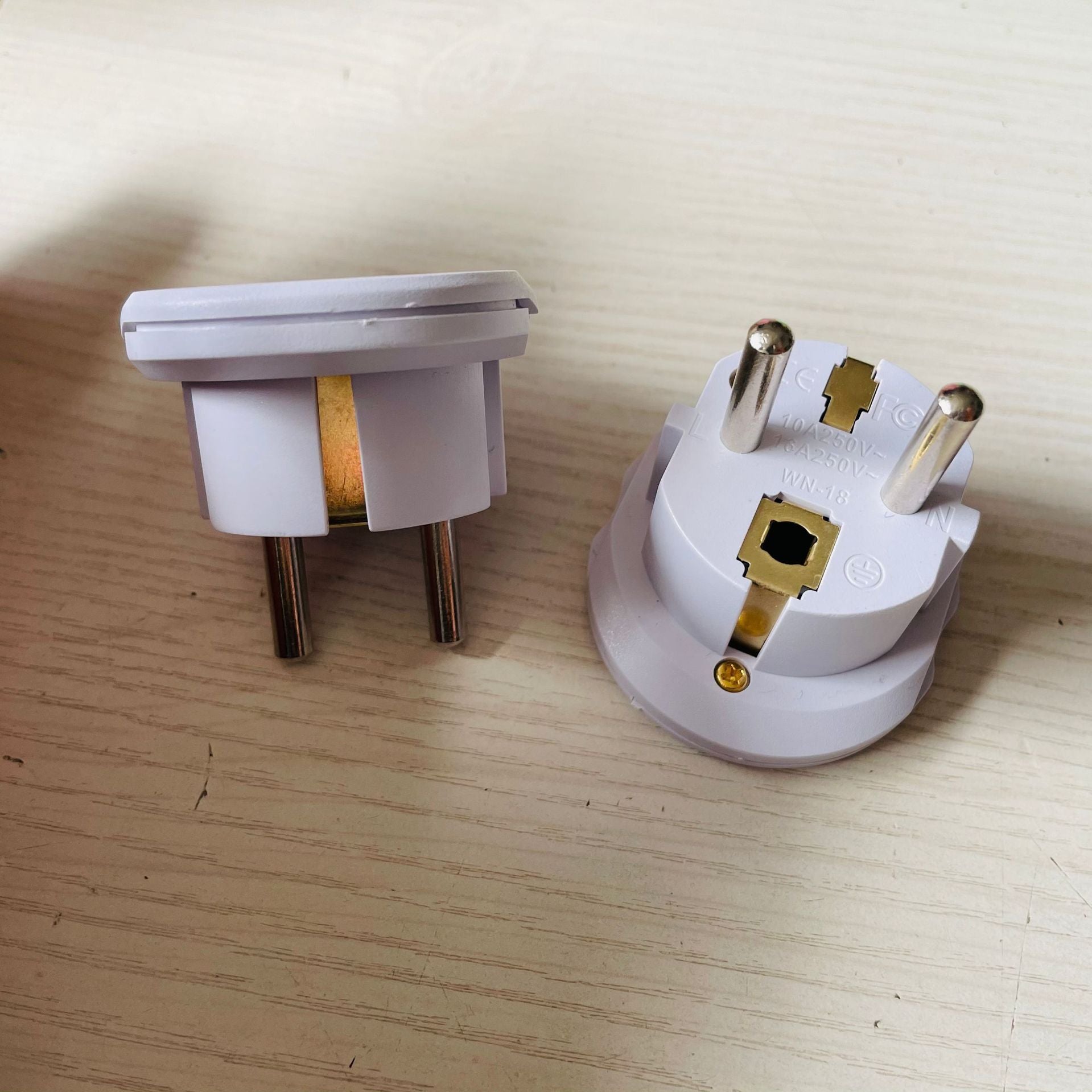 16A High Current German Standard Conversion Plug Korean, French And European Standard Pure Copper Conversion Socket Two Round Pin Power Adapter