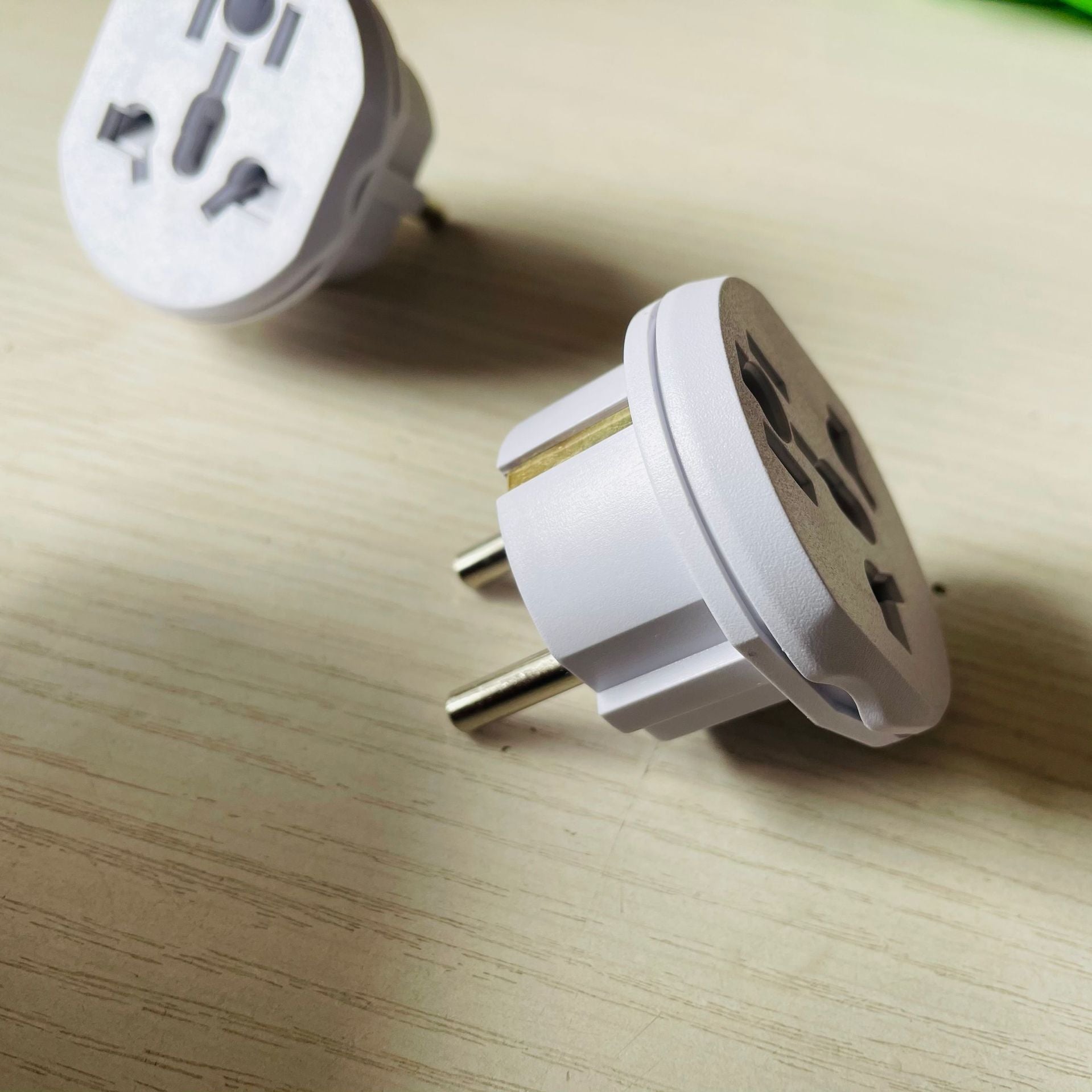 16A High Current German Standard Conversion Plug Korean, French And European Standard Pure Copper Conversion Socket Two Round Pin Power Adapter