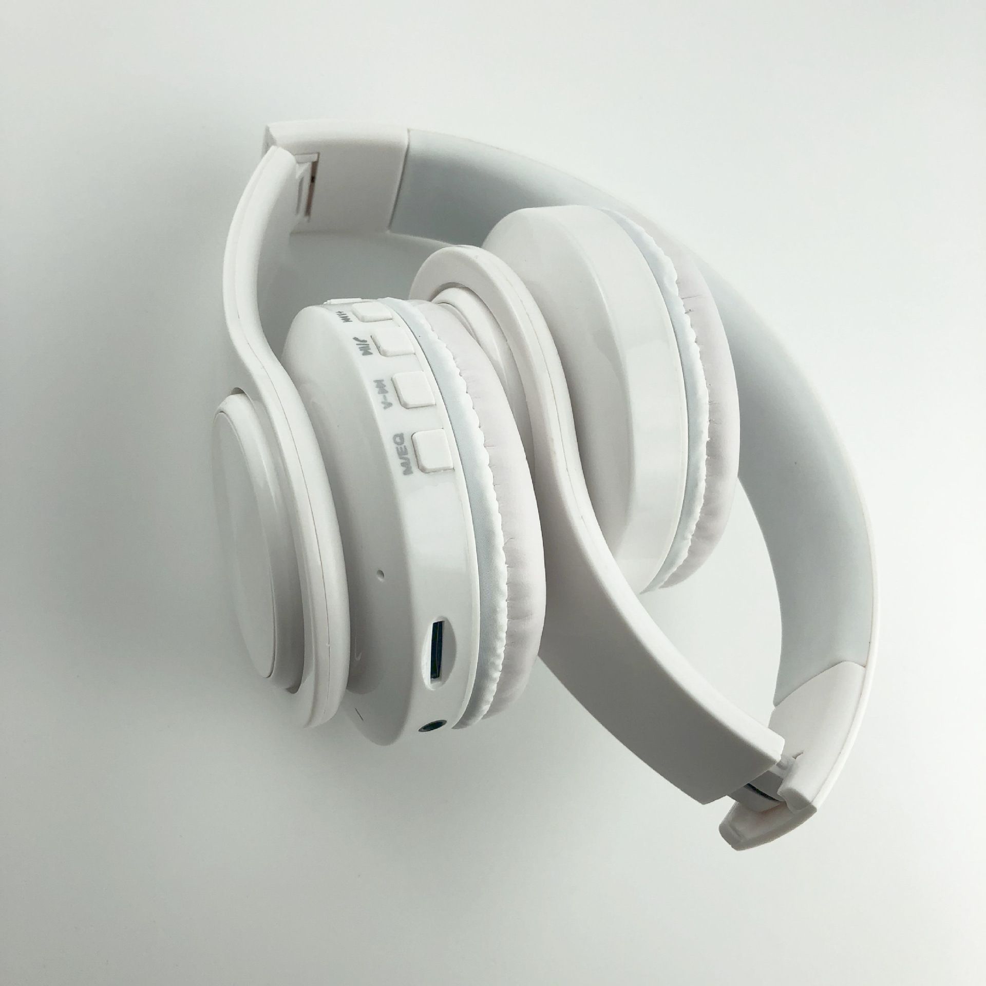 Гӯшмонакҳои бесими HIFI Гӯшмонаки Bluetooth стерео Гӯшмонаки мусиқӣ FM Card SD Гӯшмонакҳои варзишӣ бо микрофон барои компютер