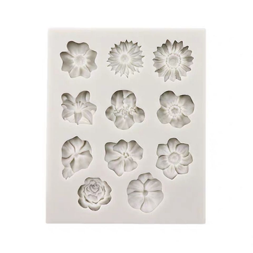 Baking cake decorating florets