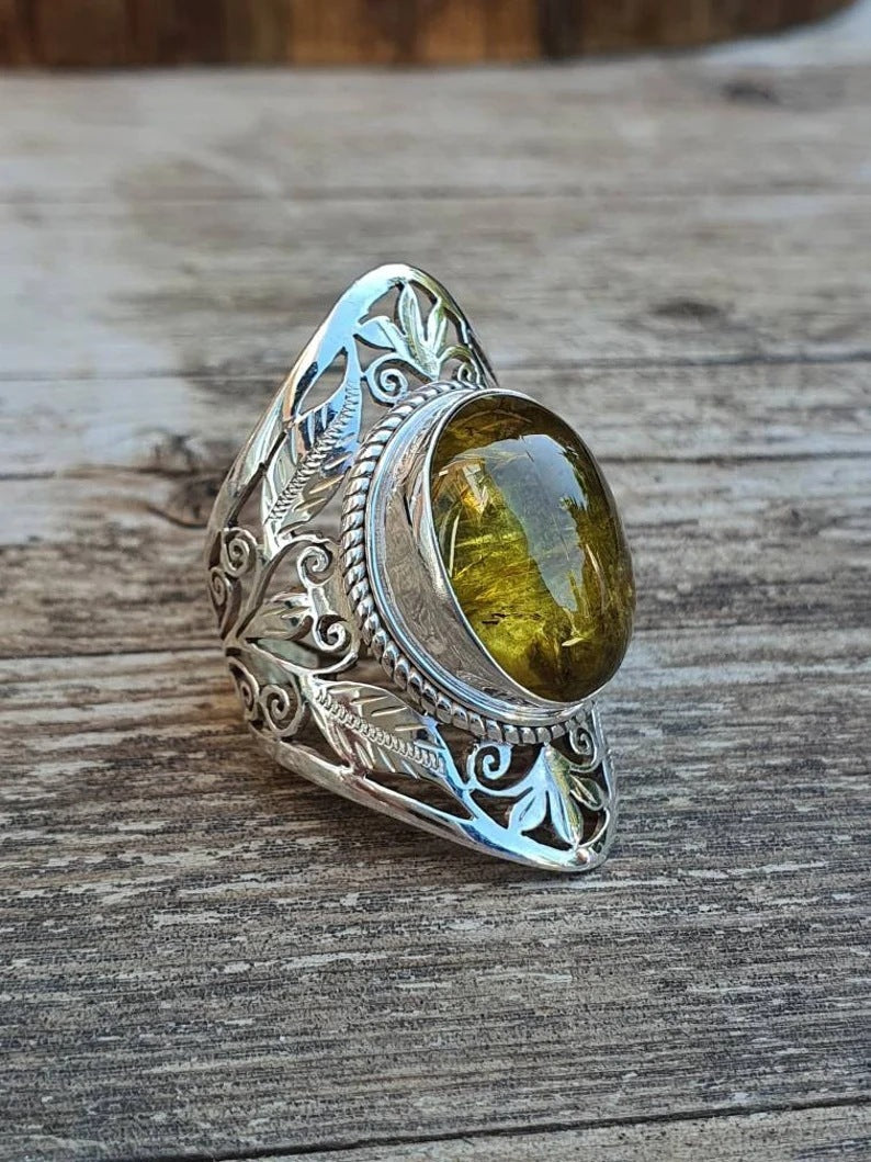 Classical Zunbao Stone Two-color Art Carving Ring