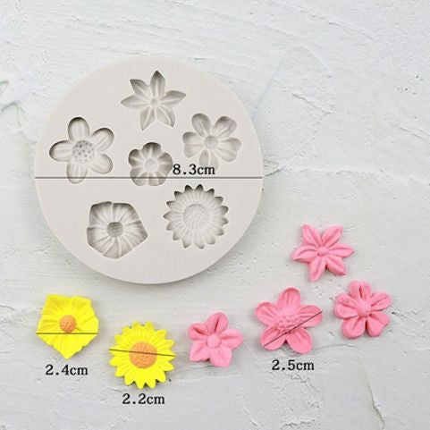 Baking cake decorating florets
