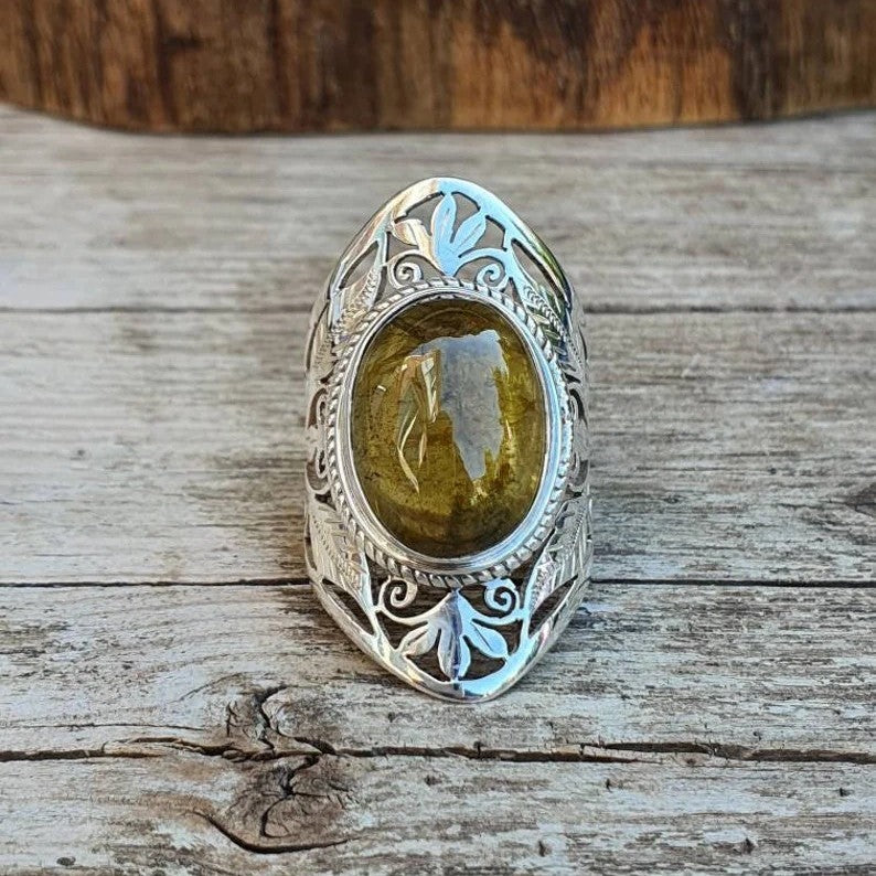 Classical Zunbao Stone Two-color Art Carving Ring