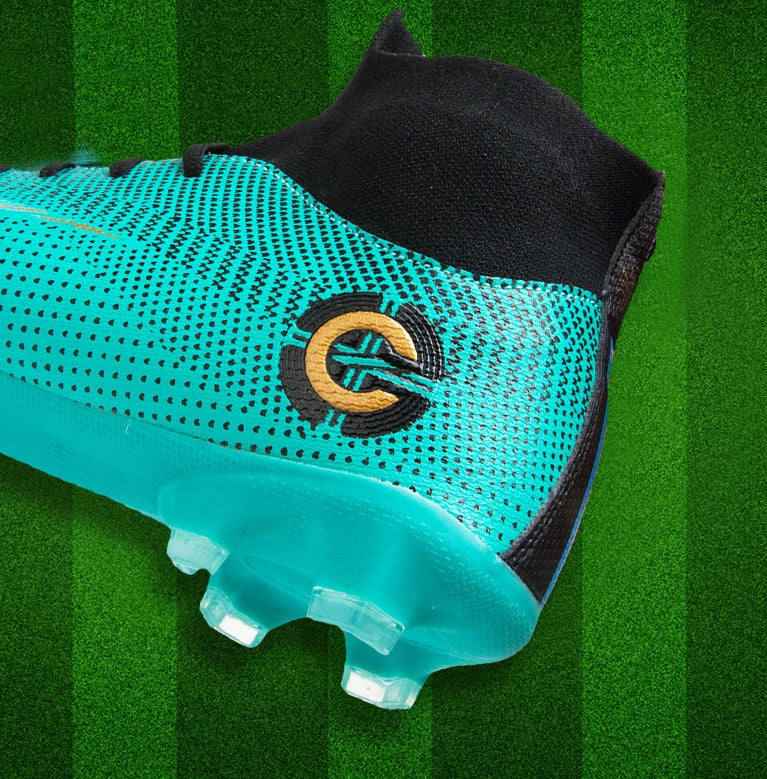 Wearable and breathable men's soccer shoes