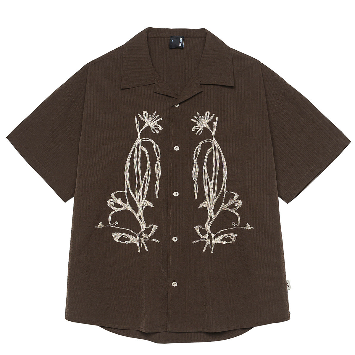 Куртаи остини кӯтоҳ дар беруни обногузар