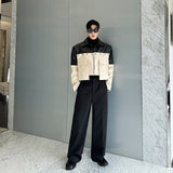 Осенняя куртка-бомбер с большим карманом и контрастным цветным пэчворком