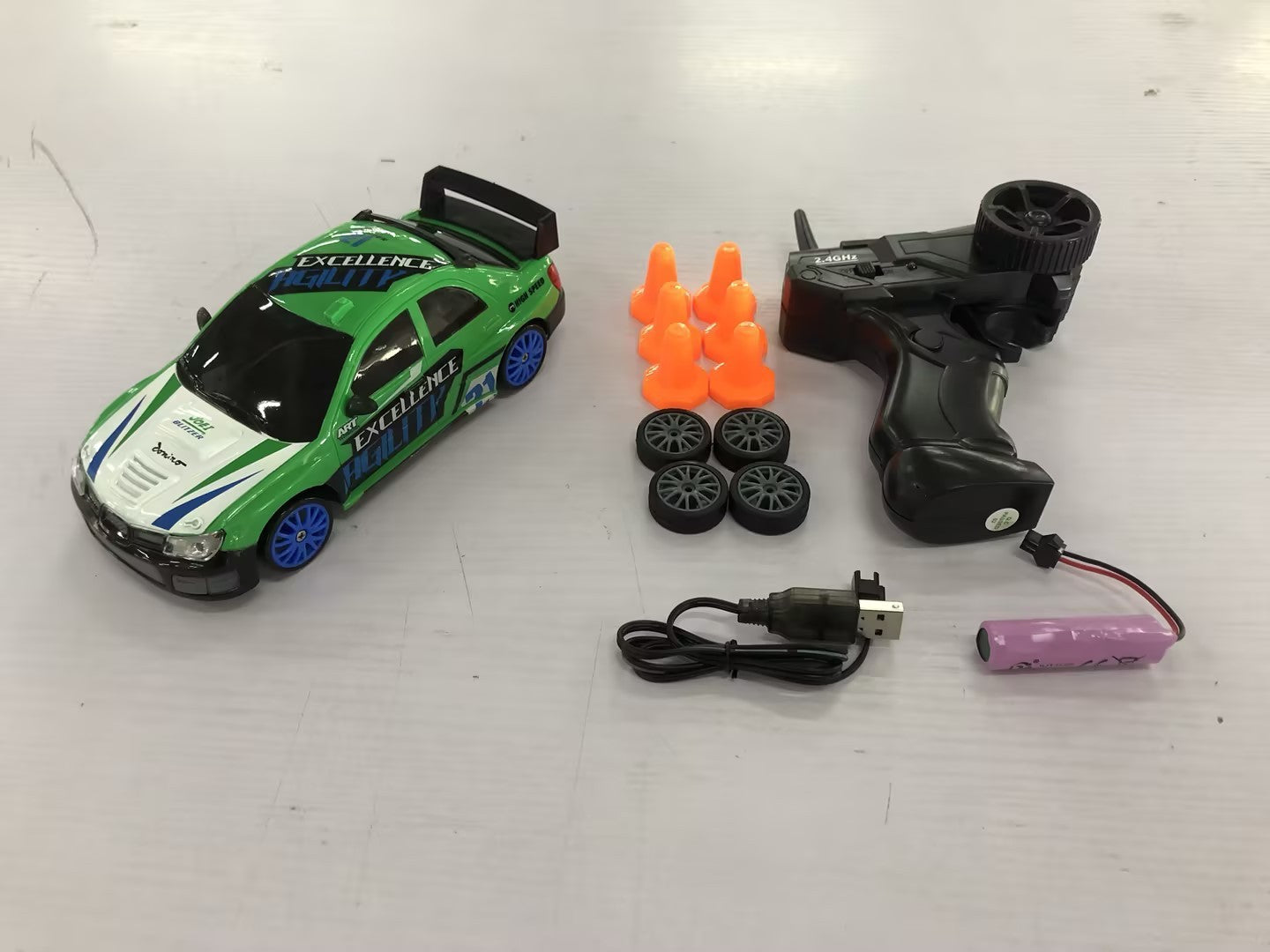 2.4G Drift Rc Car 4WD RC Drift Car Toy идораи дурдасти GTR Model AE86 Автомобил RC Racing Car Toy барои кӯдакон тӯҳфаҳои Мавлуди Исо